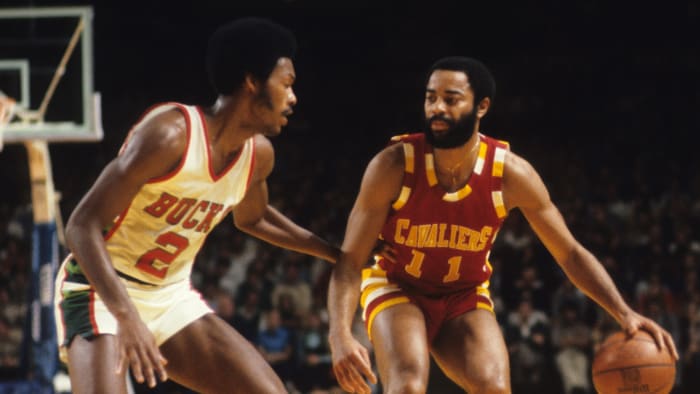 Cleveland Cavaliers guard Walt Frazier (11) against Milwaukee Bucks forward Junior Bridgeman (2)